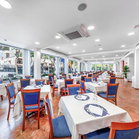 Hotel Zanarini In Centro A Riccione Extérieur photo