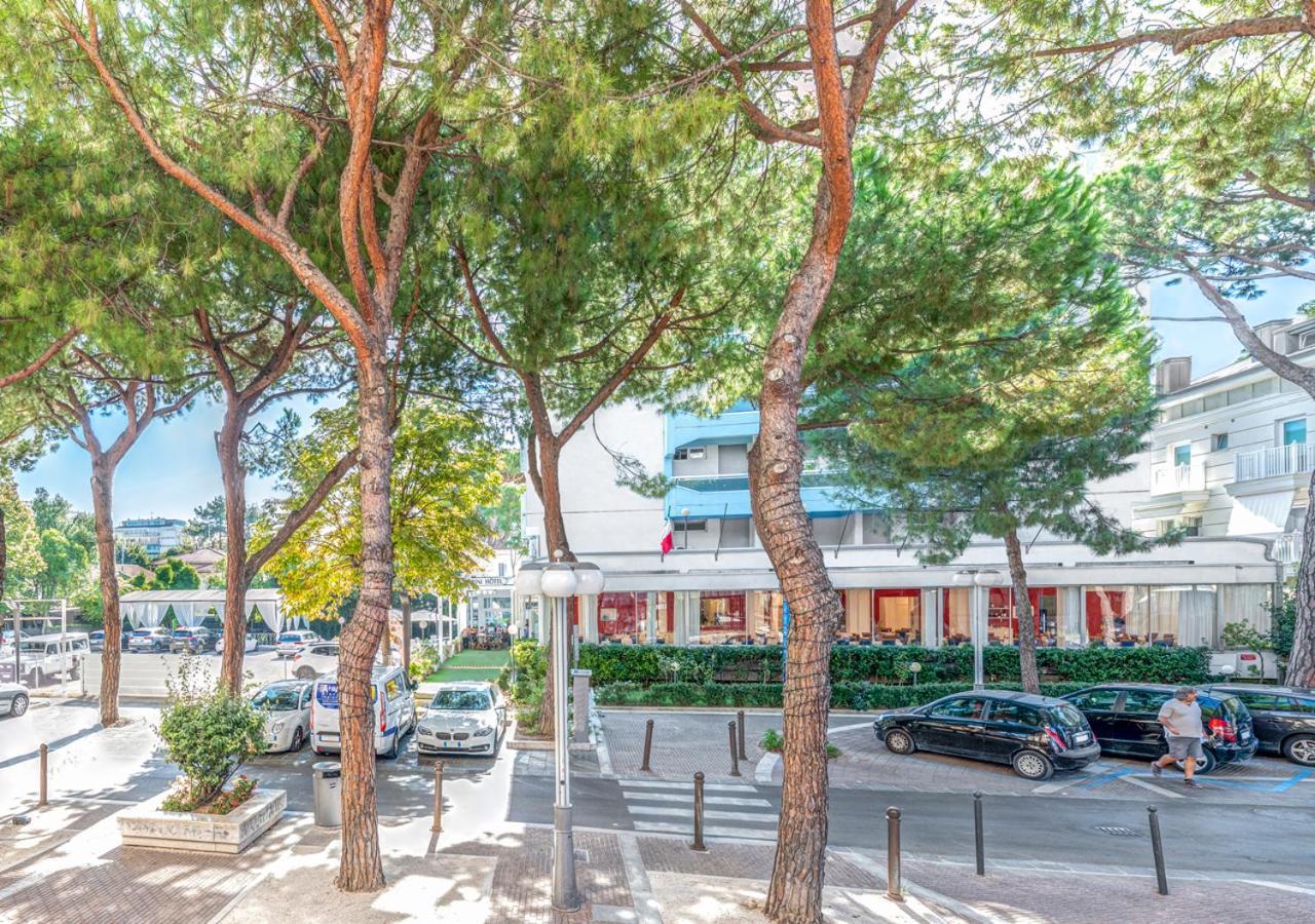 Hotel Zanarini In Centro A Riccione Extérieur photo