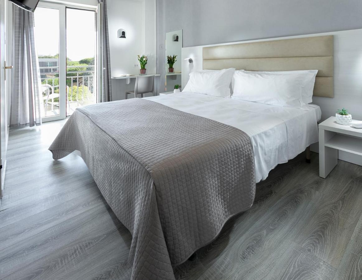 Hotel Zanarini In Centro A Riccione Extérieur photo