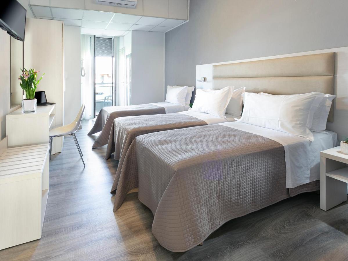 Hotel Zanarini In Centro A Riccione Extérieur photo