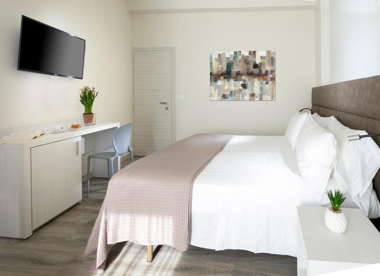 Hotel Zanarini In Centro A Riccione Extérieur photo