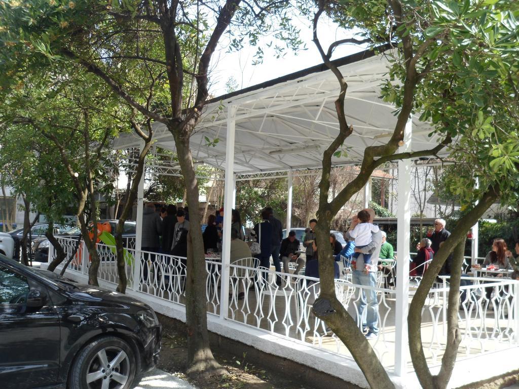 Hotel Zanarini In Centro A Riccione Extérieur photo
