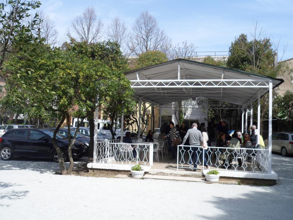 Hotel Zanarini In Centro A Riccione Extérieur photo