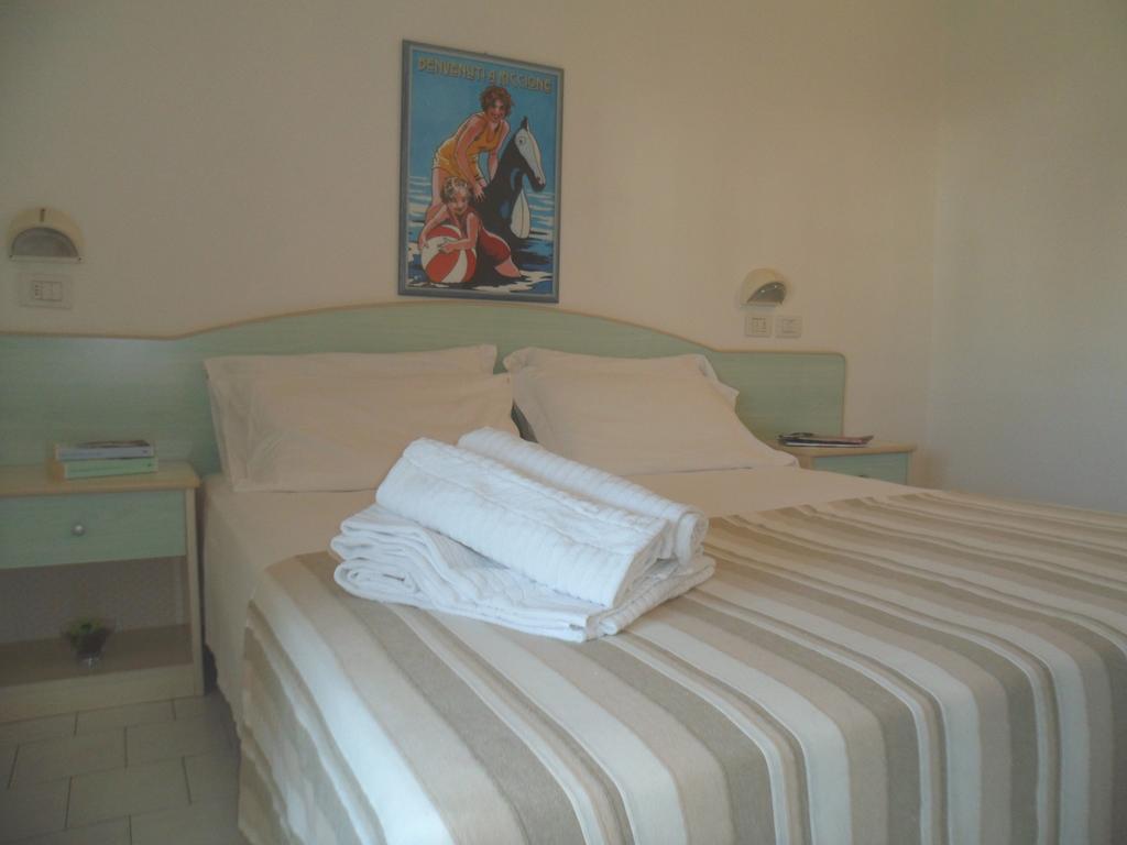Hotel Zanarini In Centro A Riccione Extérieur photo