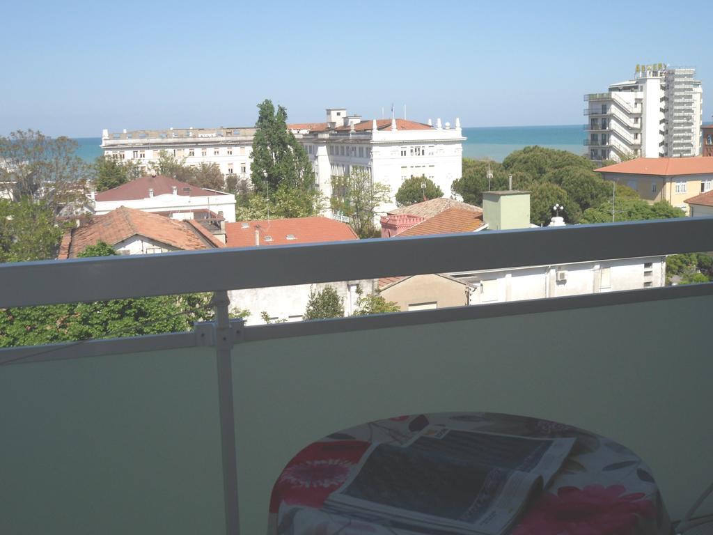 Hotel Zanarini In Centro A Riccione Extérieur photo