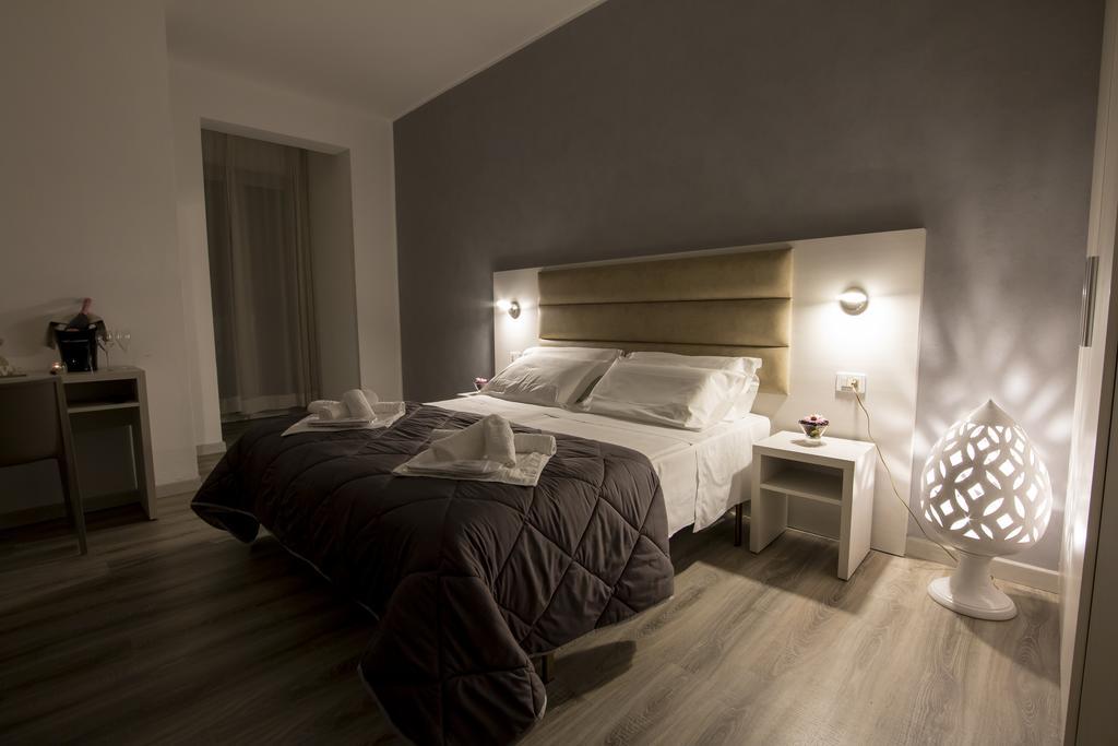 Hotel Zanarini In Centro A Riccione Extérieur photo