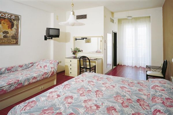 Hotel Zanarini In Centro A Riccione Extérieur photo